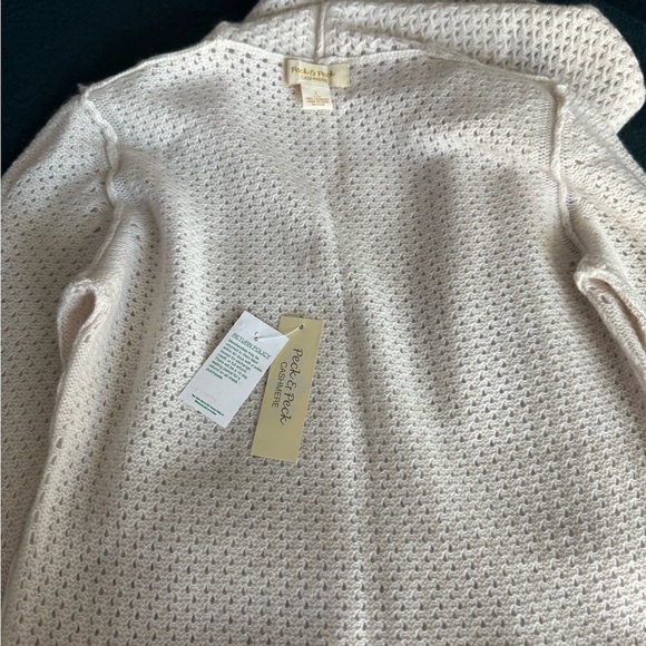 Peck & Peck Women's Cream Cashmere Cardigan - Picture 2 of 3